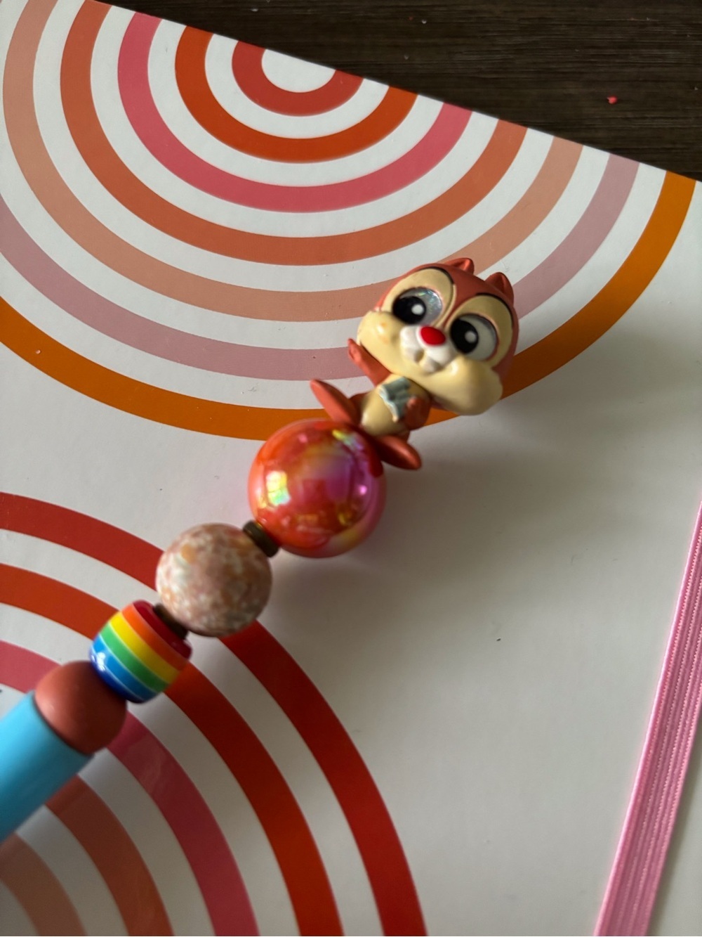 Disney Doorables: Mickey Mouse: Dale handmade beaded pen